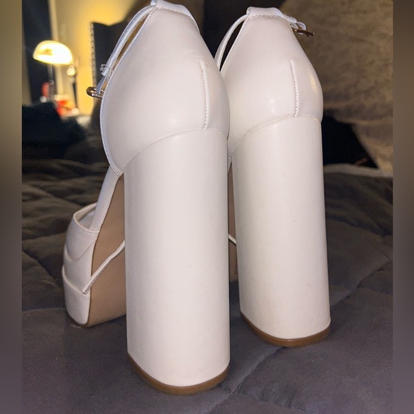 White platform high heels - Picture 6 of 10
